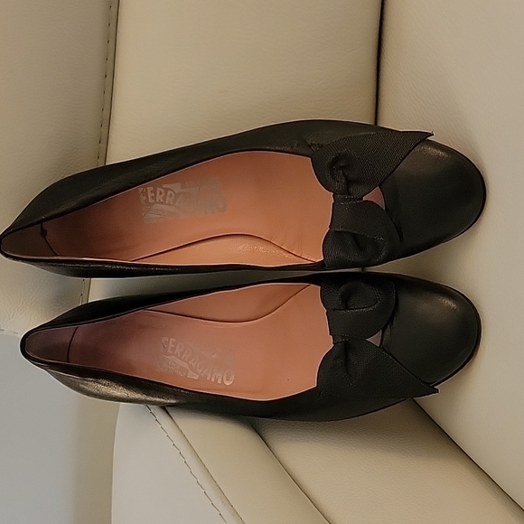 Salvatore Ferragamo SZ 9 Classic Flats  Gently Used - Picture 3 of 11